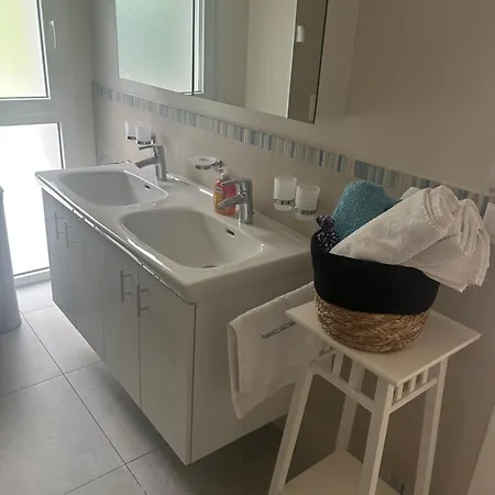 Three With Amazing View 3* Μοντρέ
